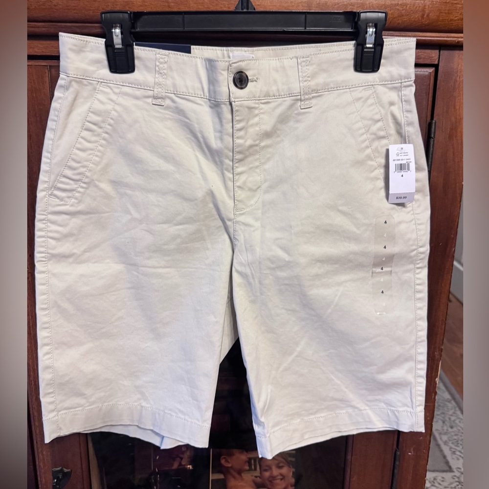 NWT GAP Tan Flat Front Bermuda Shorts Casual Style Stretch Mid Rise sz 4